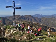 55 Con noi alla croce di vetta Coirnagera anche numerosi amici del Gruppo Camminatori Verdellino